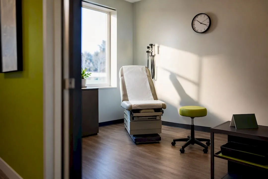 Clinics: Reduce No Shows in 30–90 Days With a Layered Automation Plan