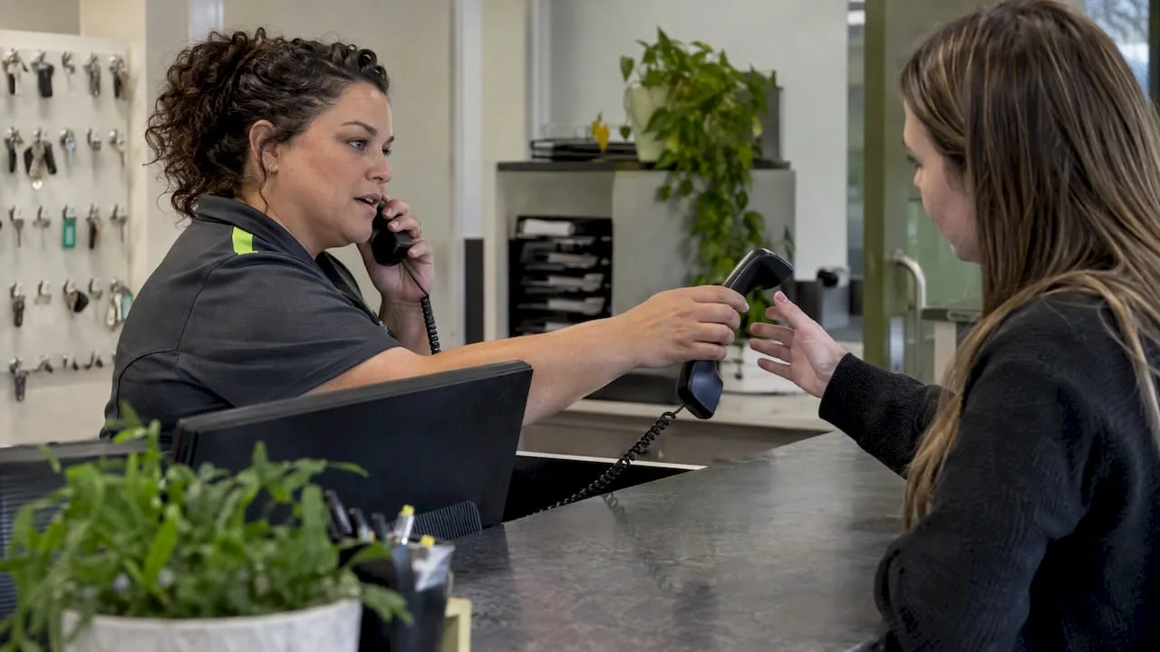 Warm Transfer Scripts: 3 Moves Busy Receptionists Can Use Now